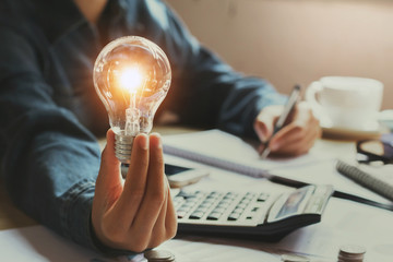 歌词那一天爸爸和妈妈离开了家歌名叫什么