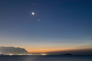 很灵的招桃花的方法 改变桃花运最好的办法